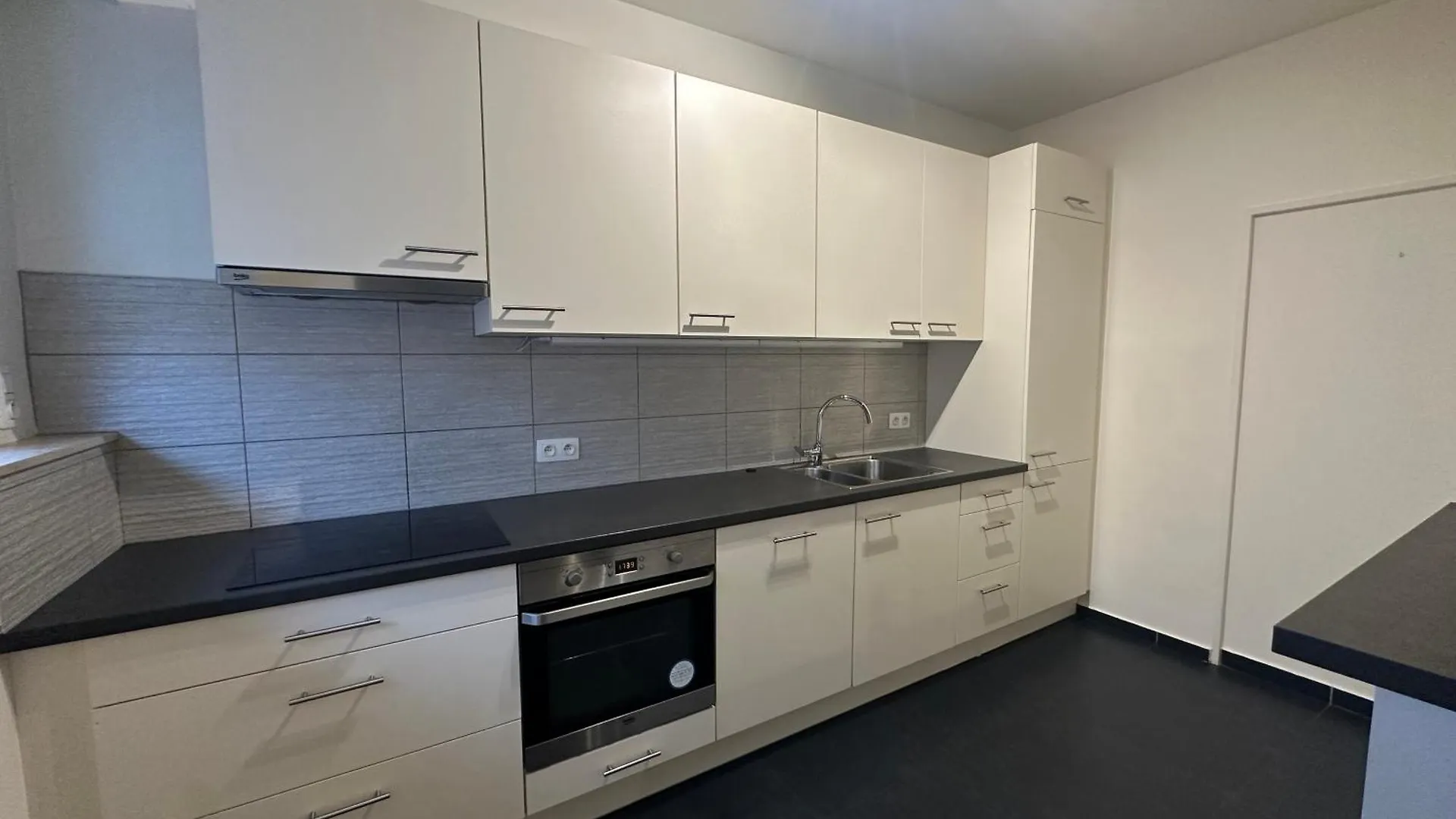 Spacious Apartment Next To Port Of Antwerp 0*,