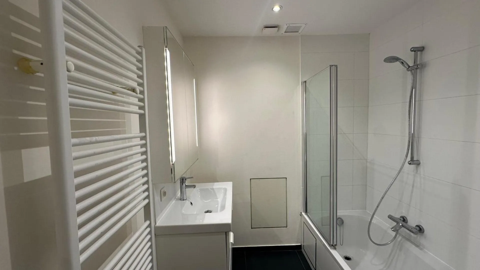 Spacious Apartment Next To Port Of Antwerp