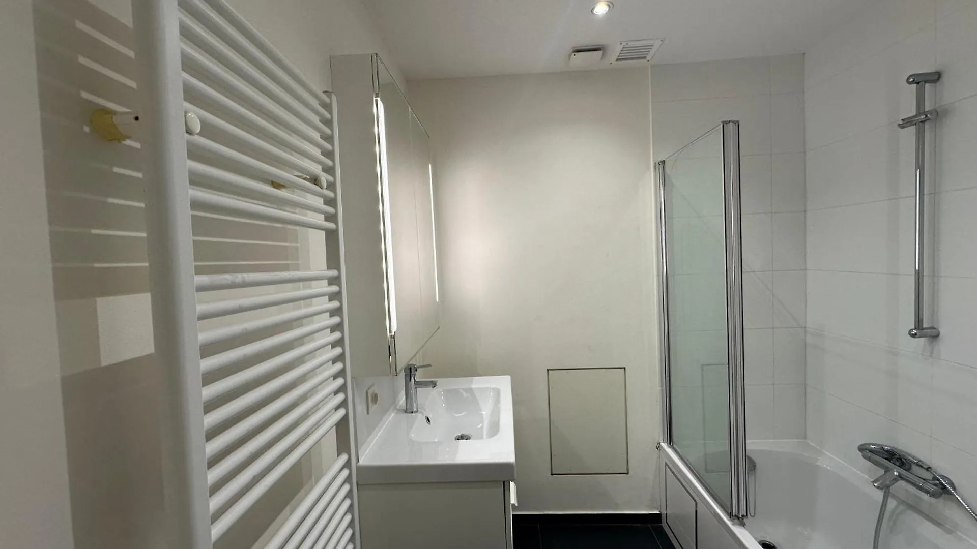 Spacious Apartment Next To Port Of Antwerp