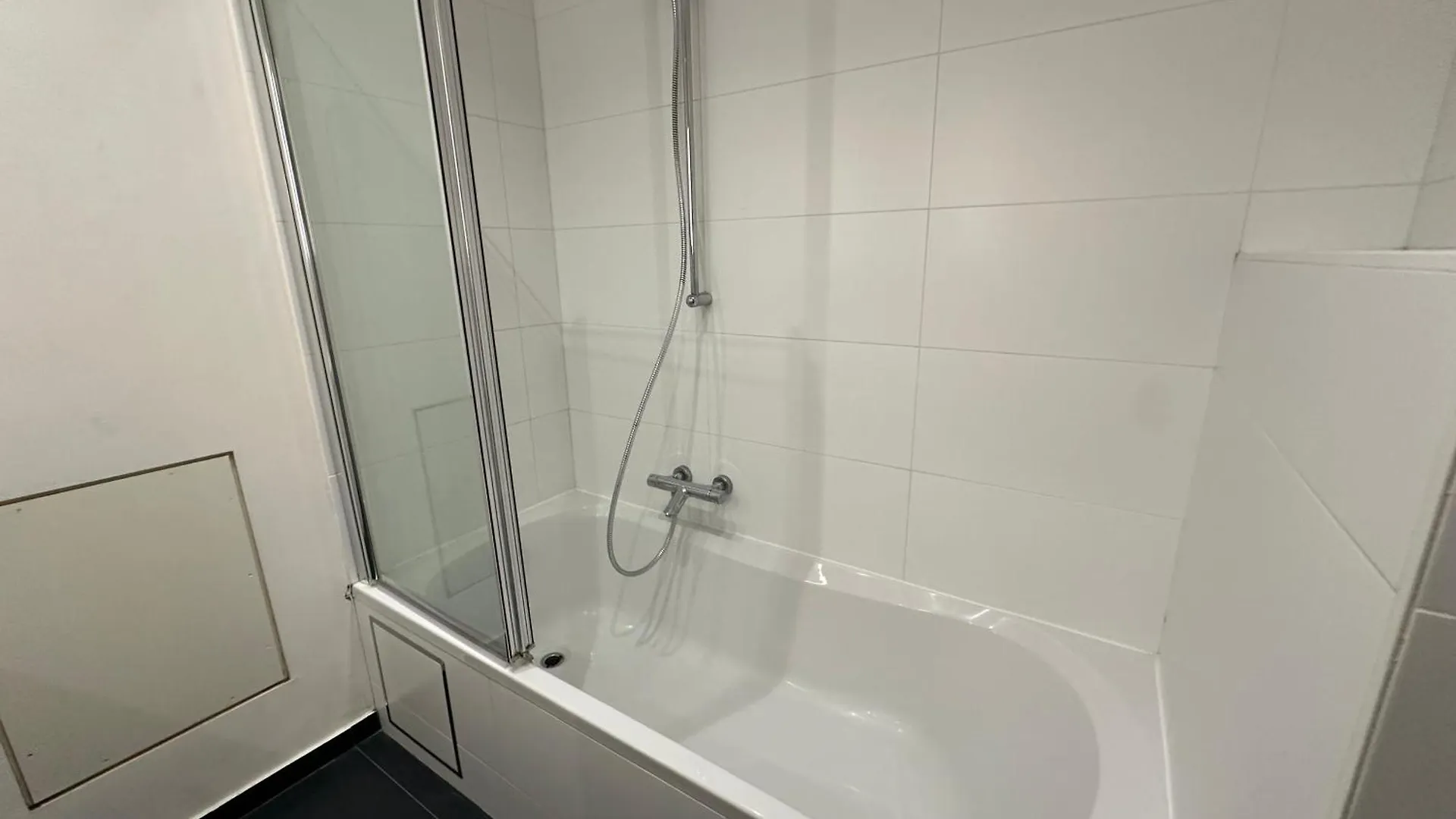 Spacious Apartment Next To Port Of Antwerp Belgium